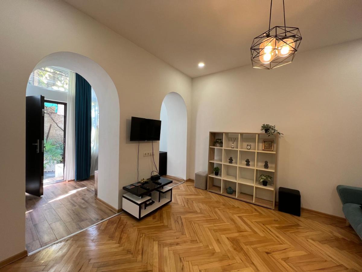 Cosy Apartment In Tbilisi Centre Zewnętrze zdjęcie